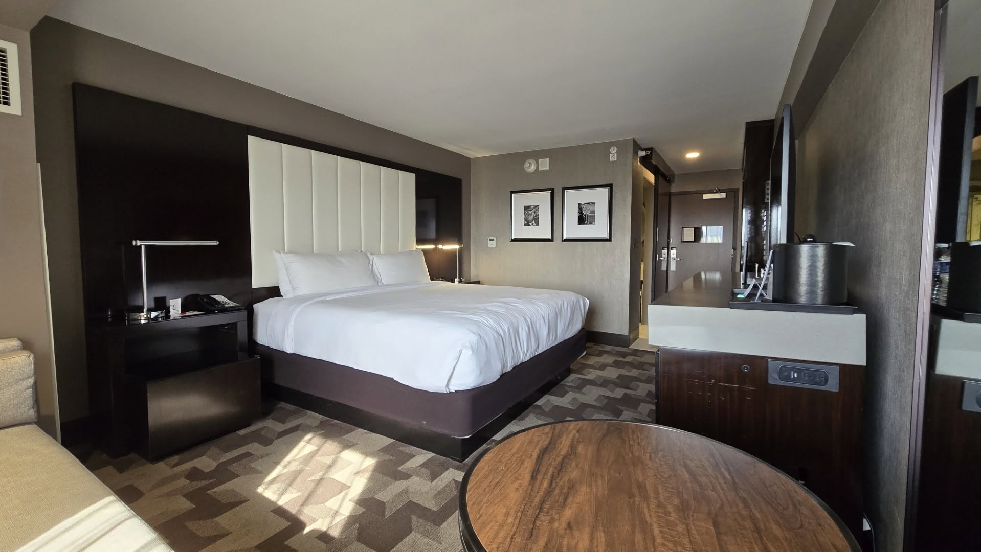 Standard King room layout with round dining table and wall-to-wall sofa